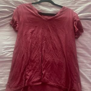 a plain burgundy t shirt